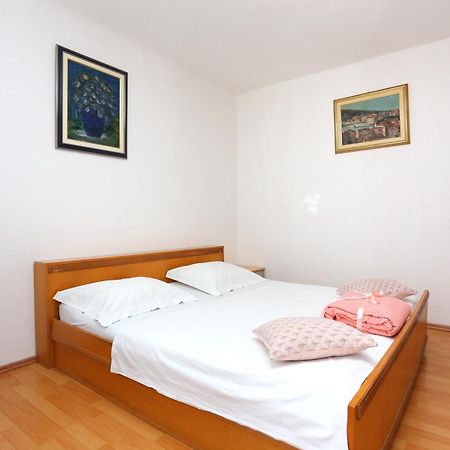 Rooms With A Parking Space Split - 17766 Rum bild